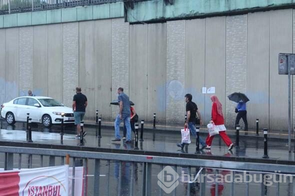 İstanbul güne yağmurla uyandı