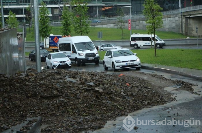 Sarıyer'de toprak kayması