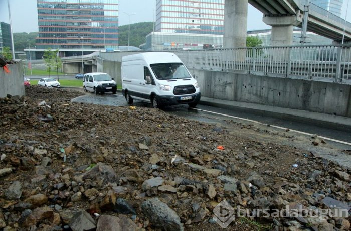 Sarıyer'de toprak kayması