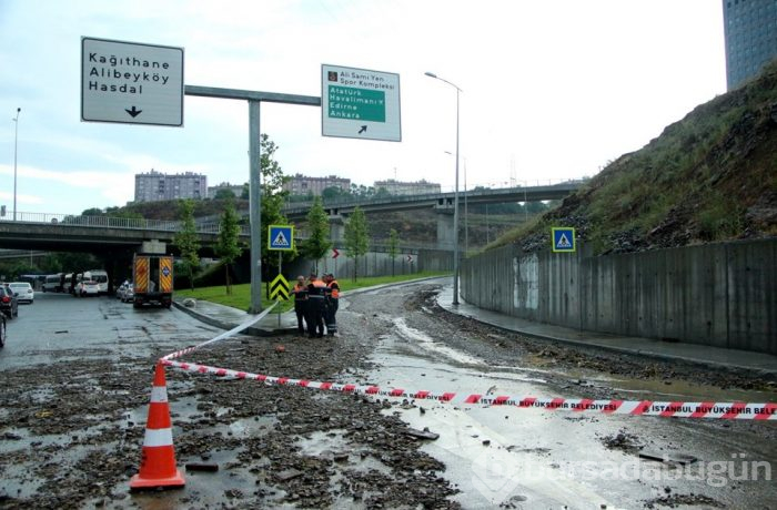 Sarıyer'de toprak kayması