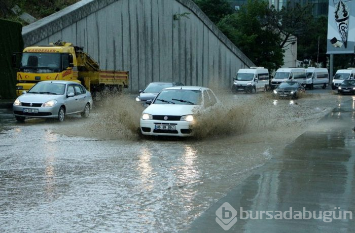 Sarıyer'de toprak kayması