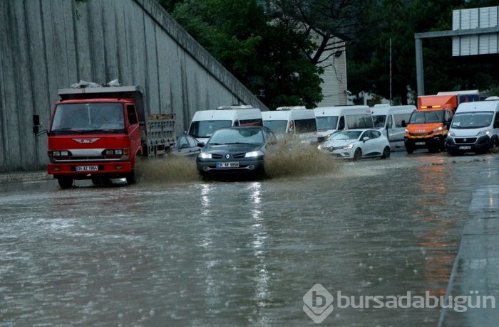 Sarıyer'de toprak kayması