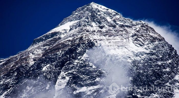 Everest'te bu sezon ölenlerin sayısı 11'e yükseldi