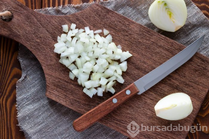 Soğan doğrarken gözler neden yaşarır?
