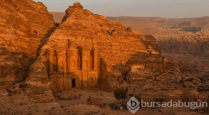 Yüzlerce yıl sonra bulunan görkemli kent Petra