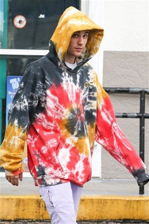 Bieber evsizi es geçmedi