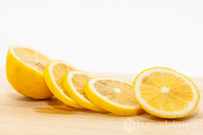 Limon dilimleriyle uyumanın faydaları