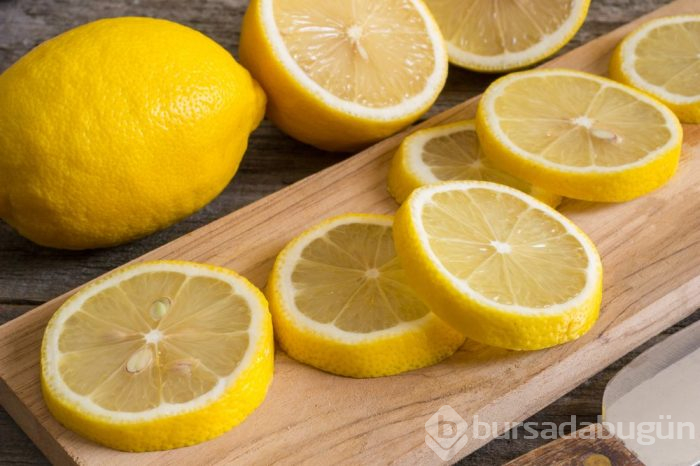 Limon dilimleriyle uyumanın faydaları