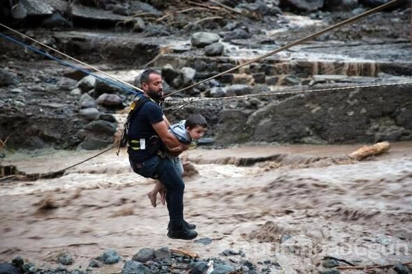 Sel felaketinden gelen görüntüler dehşete düşürdü