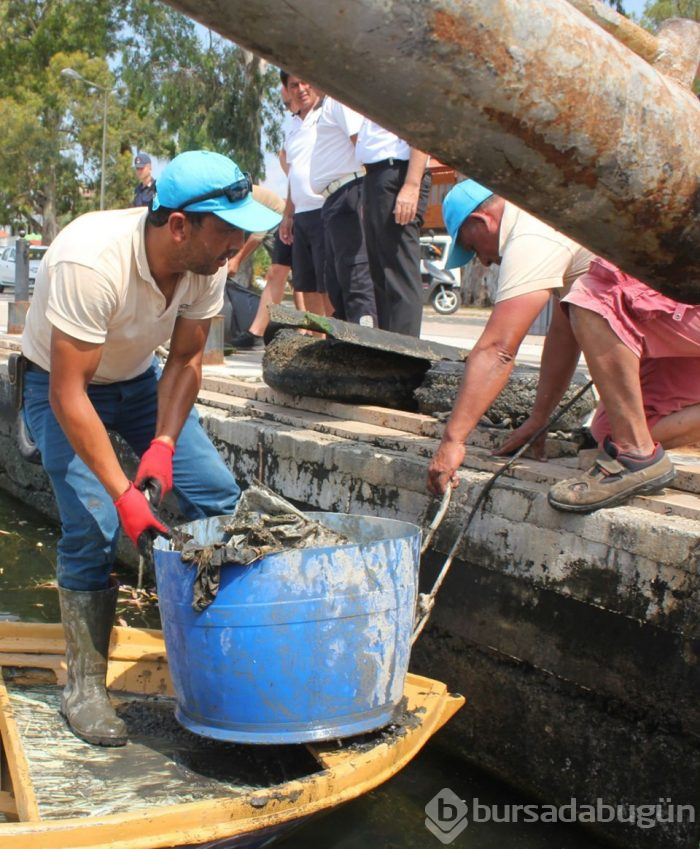  20 traktör atık çıkarıldı
