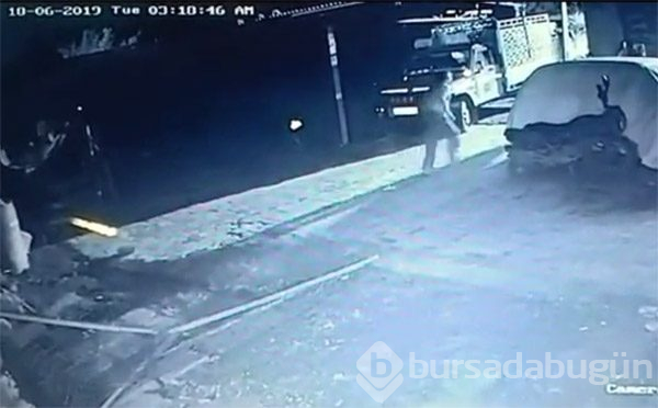 Evden yarı çıplak fırladı!