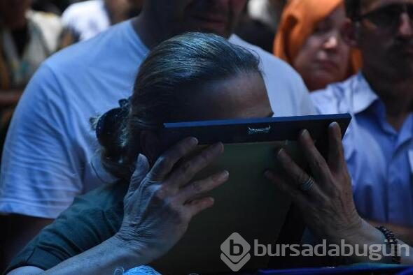 Gözyaşlarıyla uğurlandı