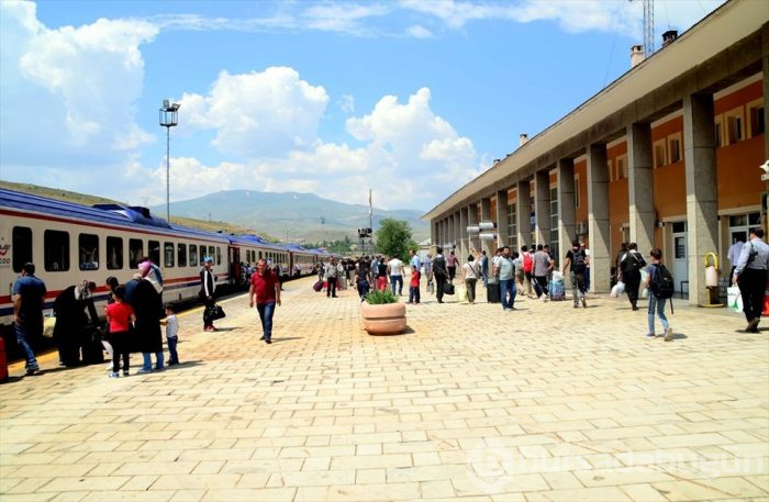 Yaz tatilinde Vangölü Ekspresi'ne büyük ilgi