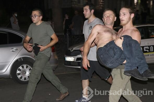 Tiflis'te parlamentoyu kuşatan protestoculara müdahale
