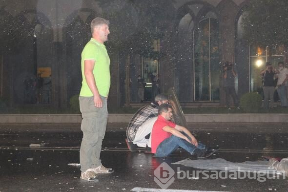 Tiflis'te parlamentoyu kuşatan protestoculara müdahale
