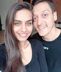 Acun Ilıcalı, Çeşme'de Mesut Özil-Amine Gülşe çiftiyle buluştu