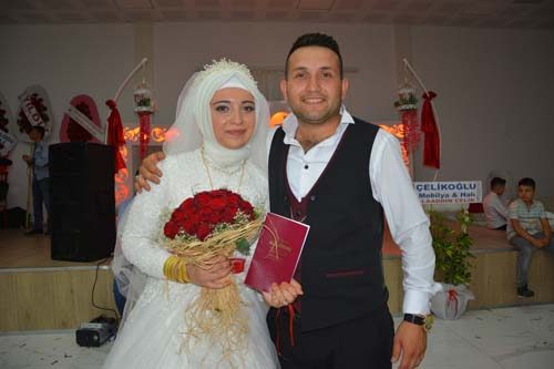 Çekiciyi gelin arabasına çevirdi