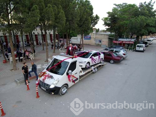 Çekiciyi gelin arabasına çevirdi