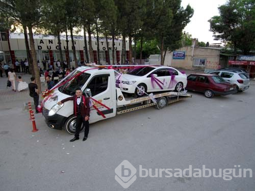 Çekiciyi gelin arabasına çevirdi