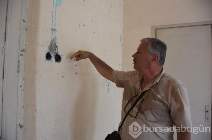 Basmane'deki tarihi Rum okulu talan edildi