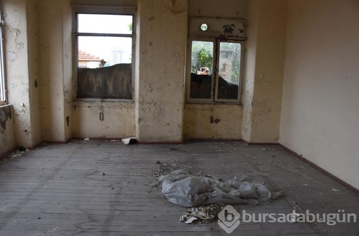 Basmane'deki tarihi Rum okulu talan edildi