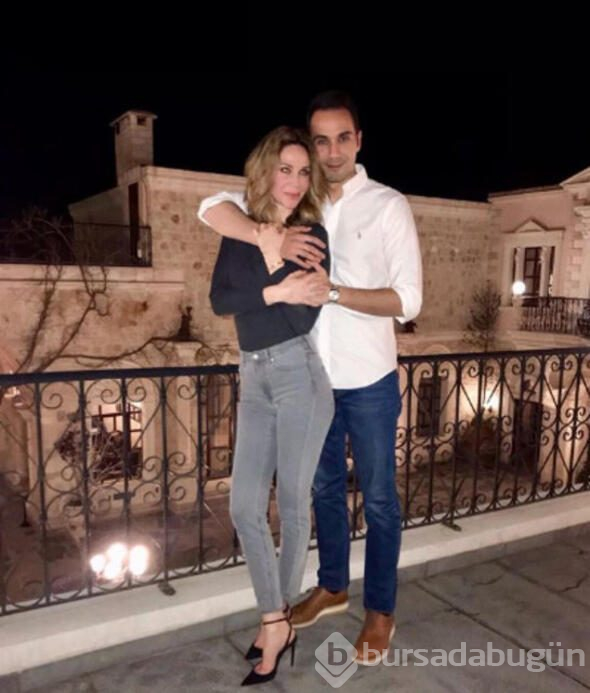 Demet o evi boşalttı