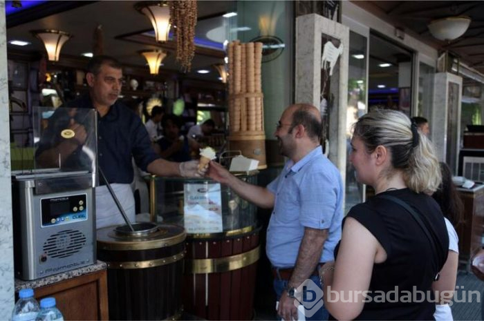 Türkiye'nin dört bir yanından bu dondurma için geliyorlar