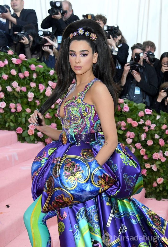 Dua Lipa ayrılıktan üç hafta sonra Anwar Hadid'le birlikte