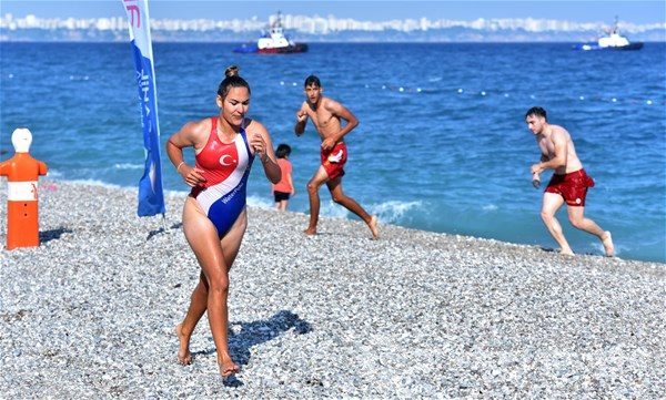 Tek kadın cankurtaran
