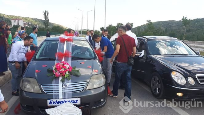 Gelin ve damat yolda kaldı