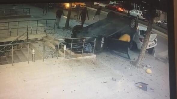 Üsküdar'da takla atan araç kaldırıma düştü