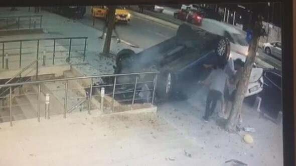 Üsküdar'da takla atan araç kaldırıma düştü