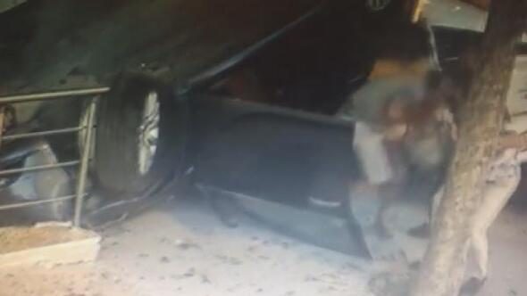 Üsküdar'da takla atan araç kaldırıma düştü