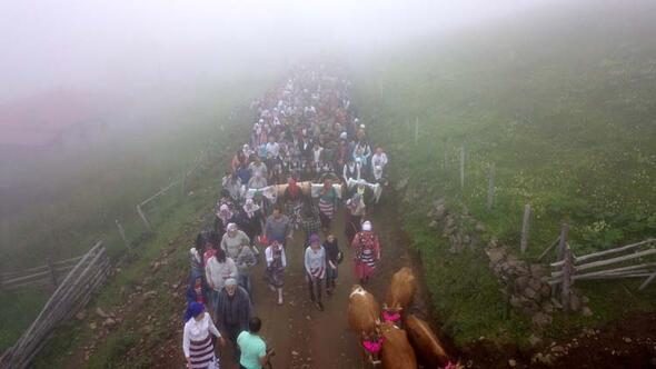 Trabzon'da en renkli yayla göçü
