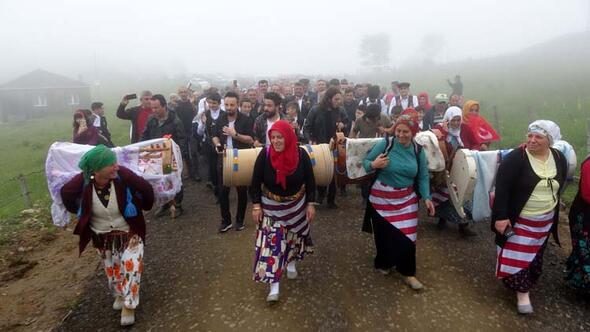 Trabzon'da en renkli yayla göçü
