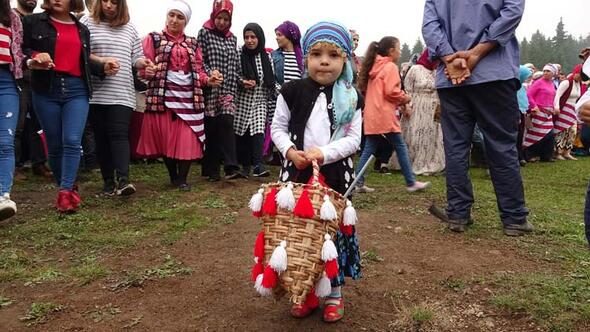 Trabzon'da en renkli yayla göçü
