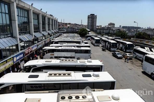Otogarda gidiş yoğunluğu devam ediyor

