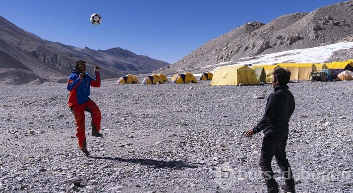 Everest'te dağcıların merkez üssü: Ana kamp