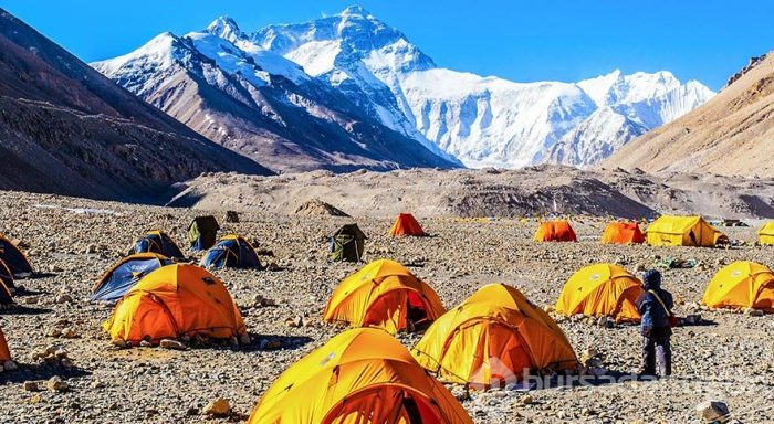Everest'te dağcıların merkez üssü: Ana kamp
