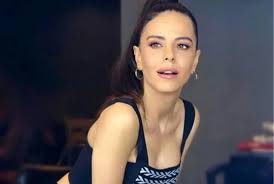 Simge Sağın'dan bikinili poz