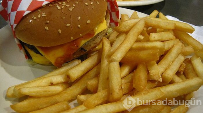 Çocuk sahibi olmak isteyen fast food yemeyi bıraksın!