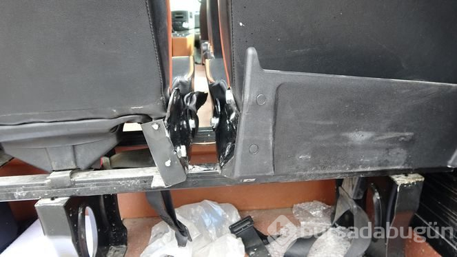 Minibüste kolu sıkışan minik çocuğu kurtarma çabası