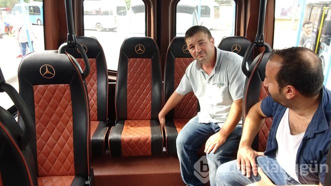 Minibüste kolu sıkışan minik çocuğu kurtarma çabası