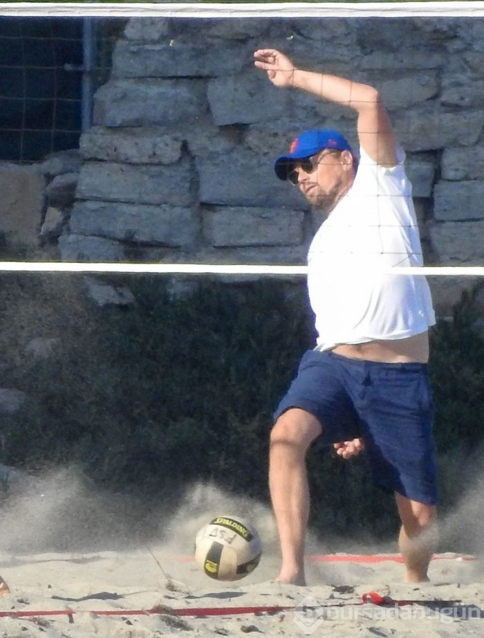 Leonardo DiCaprio'nun plaj voleybolu kazası