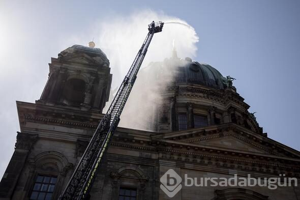 Dom Kilisesi'nde Notre Dame tatbikatı

