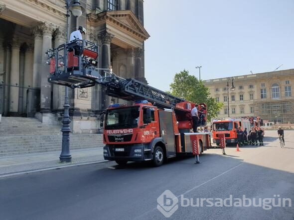Dom Kilisesi'nde Notre Dame tatbikatı
