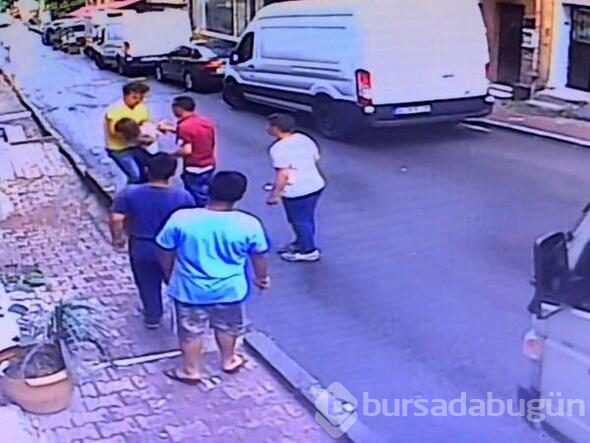 İkinci kattan düşen bebeği havada yakaladı
