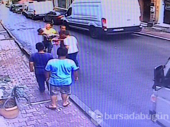 İkinci kattan düşen bebeği havada yakaladı
