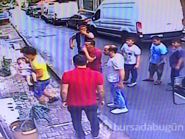 İkinci kattan düşen bebeği havada yakaladı
