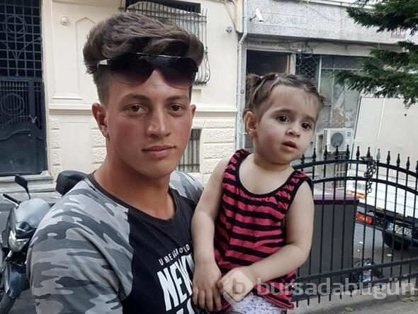 İkinci kattan düşen bebeği havada yakaladı
